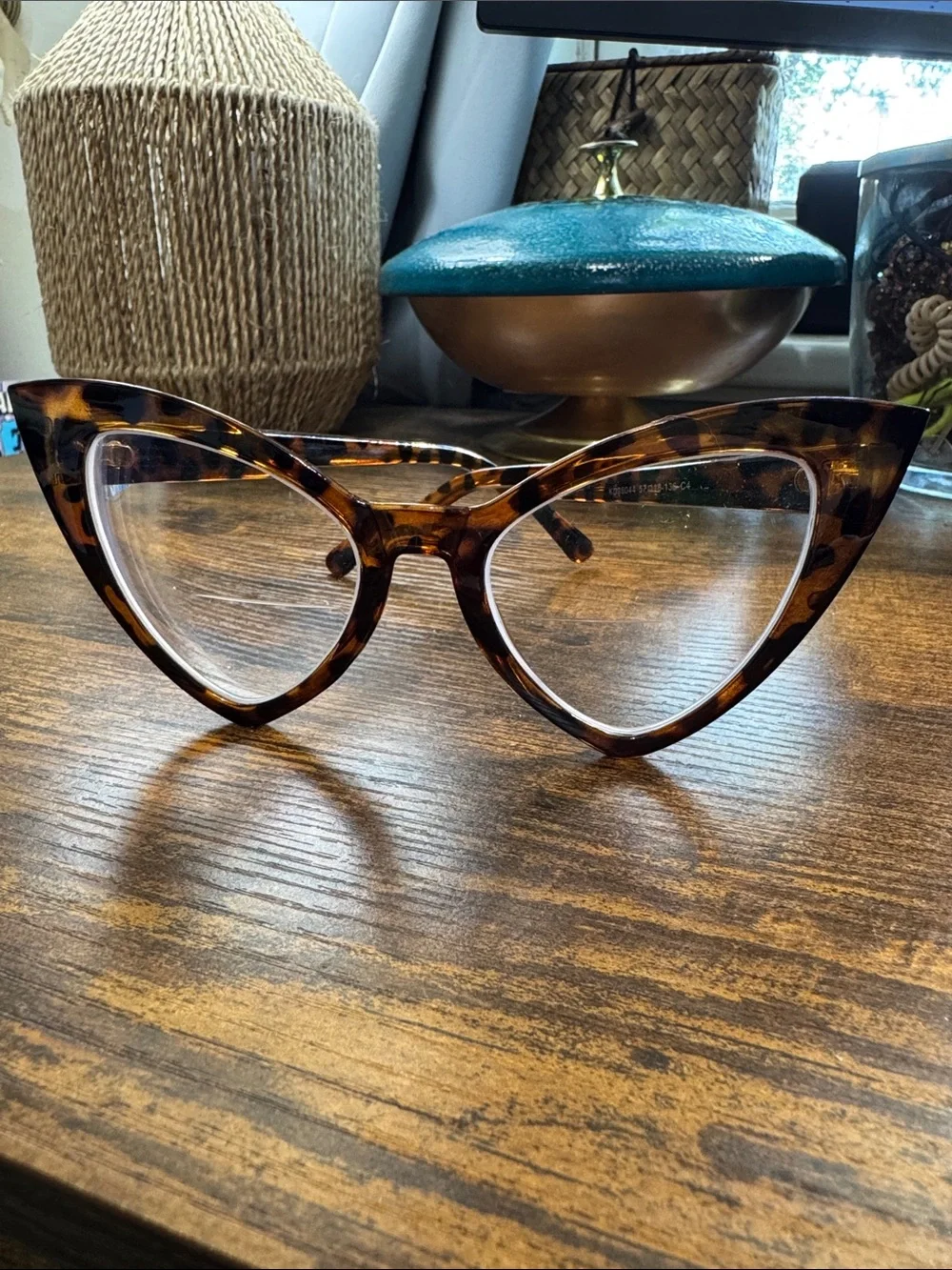 Tortoiseshell Funky Vintage-feel Cat-Eye Women's Frames - Stylish Retro Frame